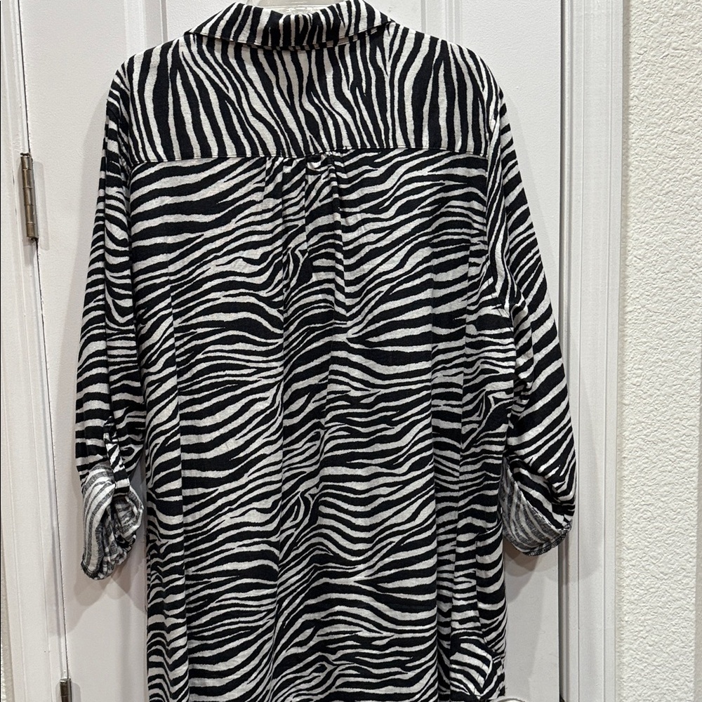 Zebra Print Zebra print Blouse with Black and White Stripes size 2x - Picture 7 of 7
